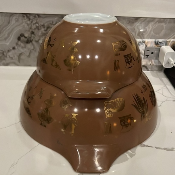 1.5QT and 4 QT Pyrex Early American Brown Gold Cinderella Bowls - Picture 6 of 12